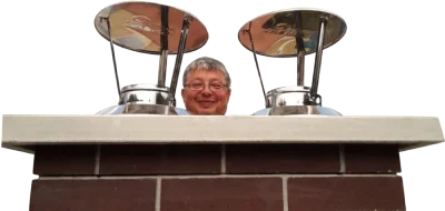 Kominár Čambora za komínom